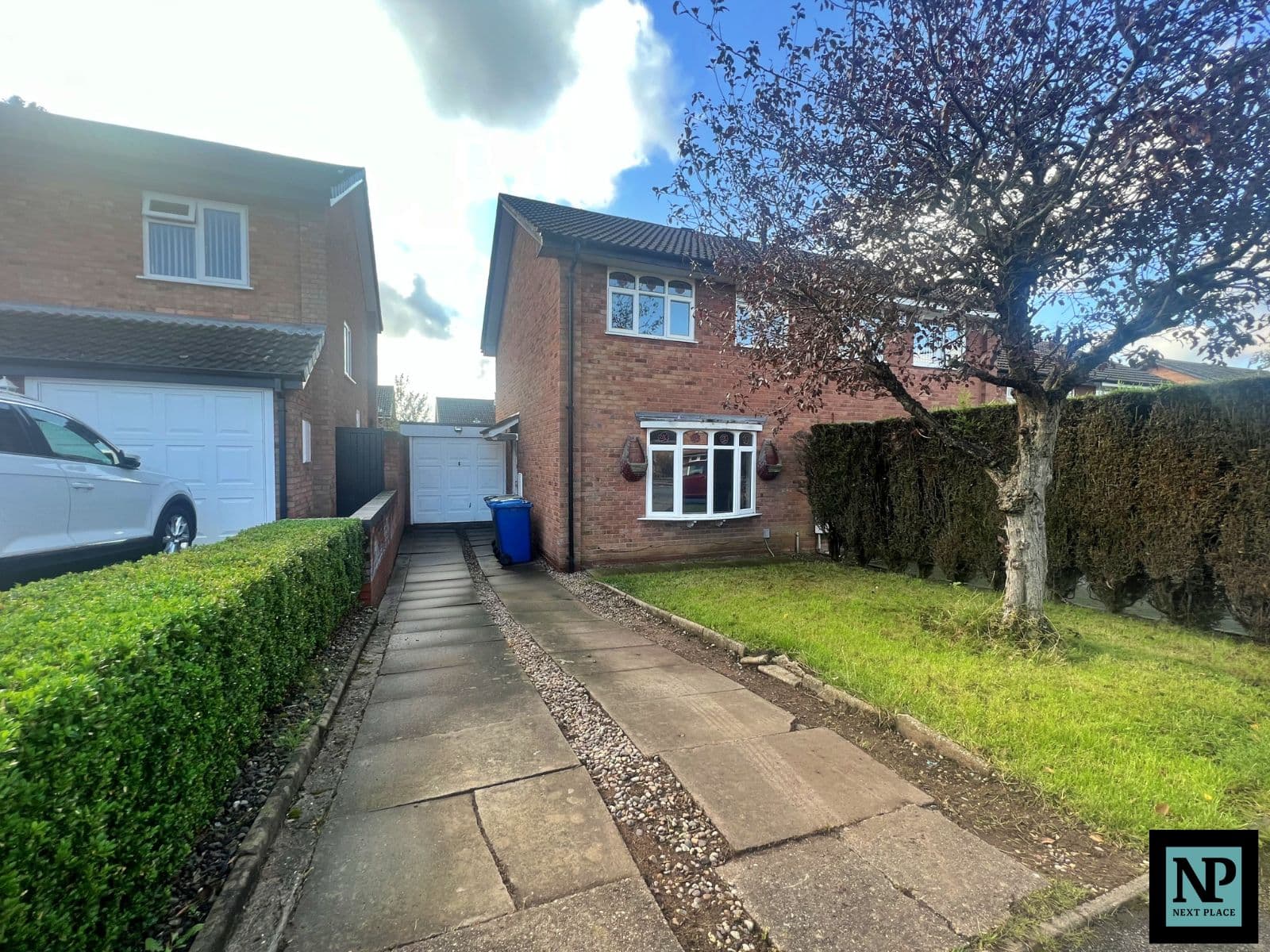 Foxglove, Amington, B77
