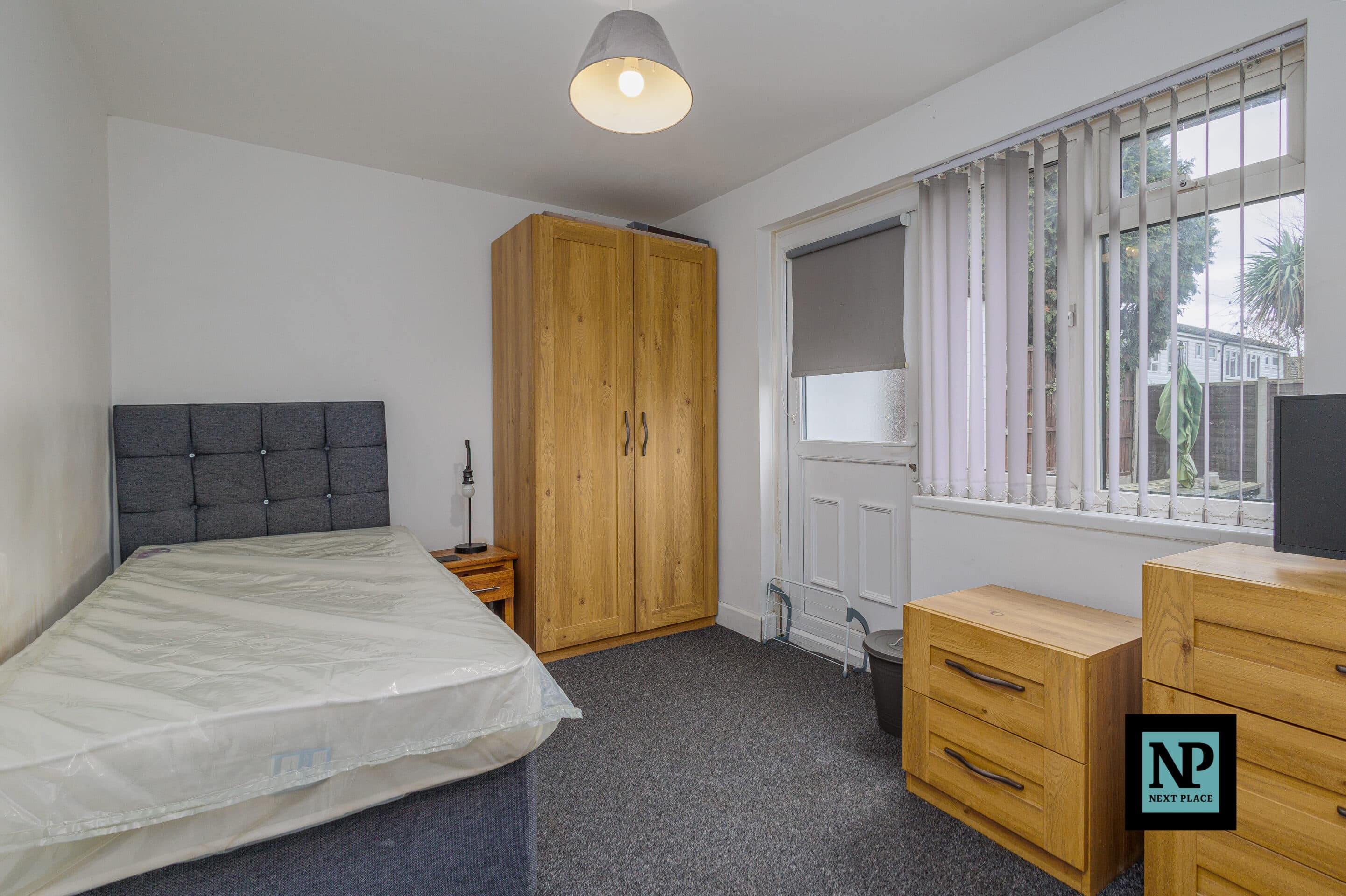 Tarrant, Belgrave, B77