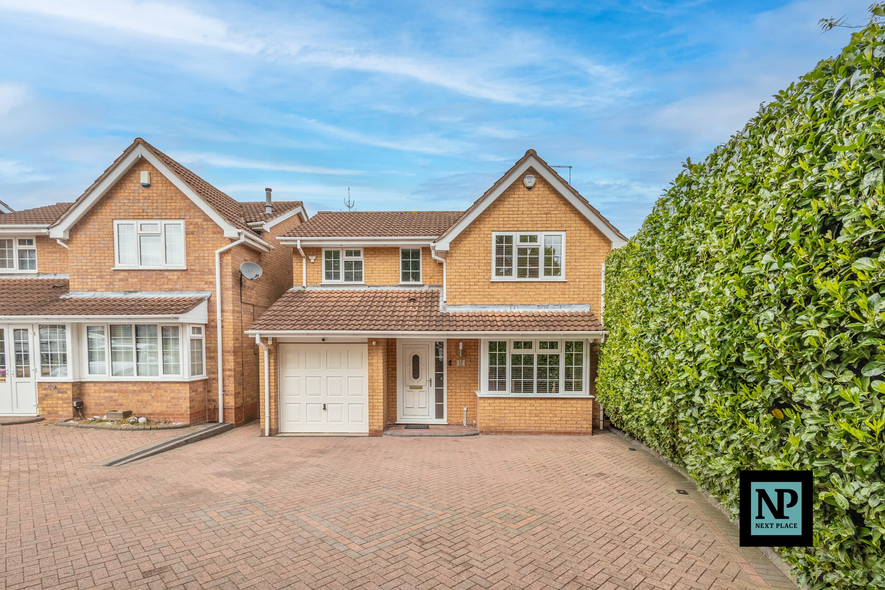 Avill, Hockley, B77