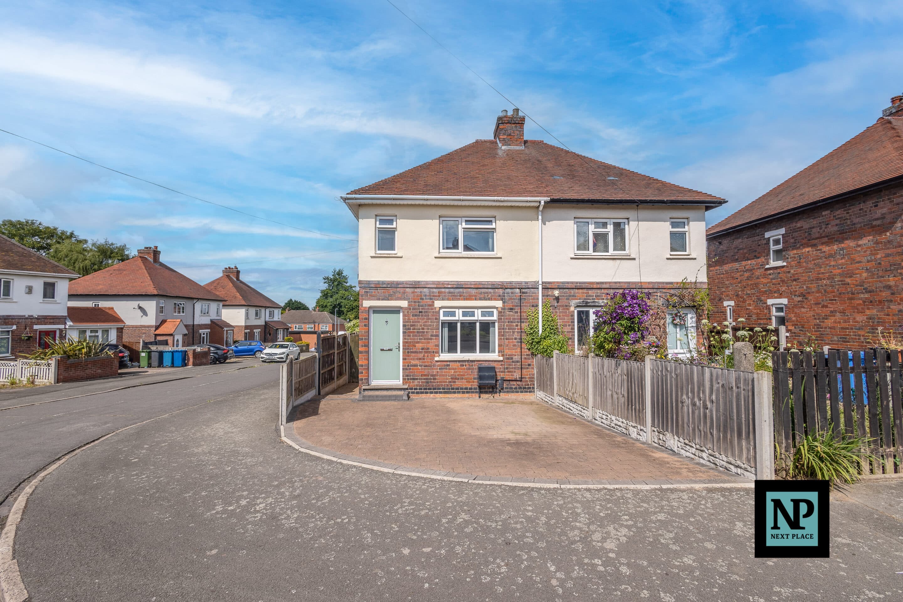 Bailey Avenue, Hockley, B77