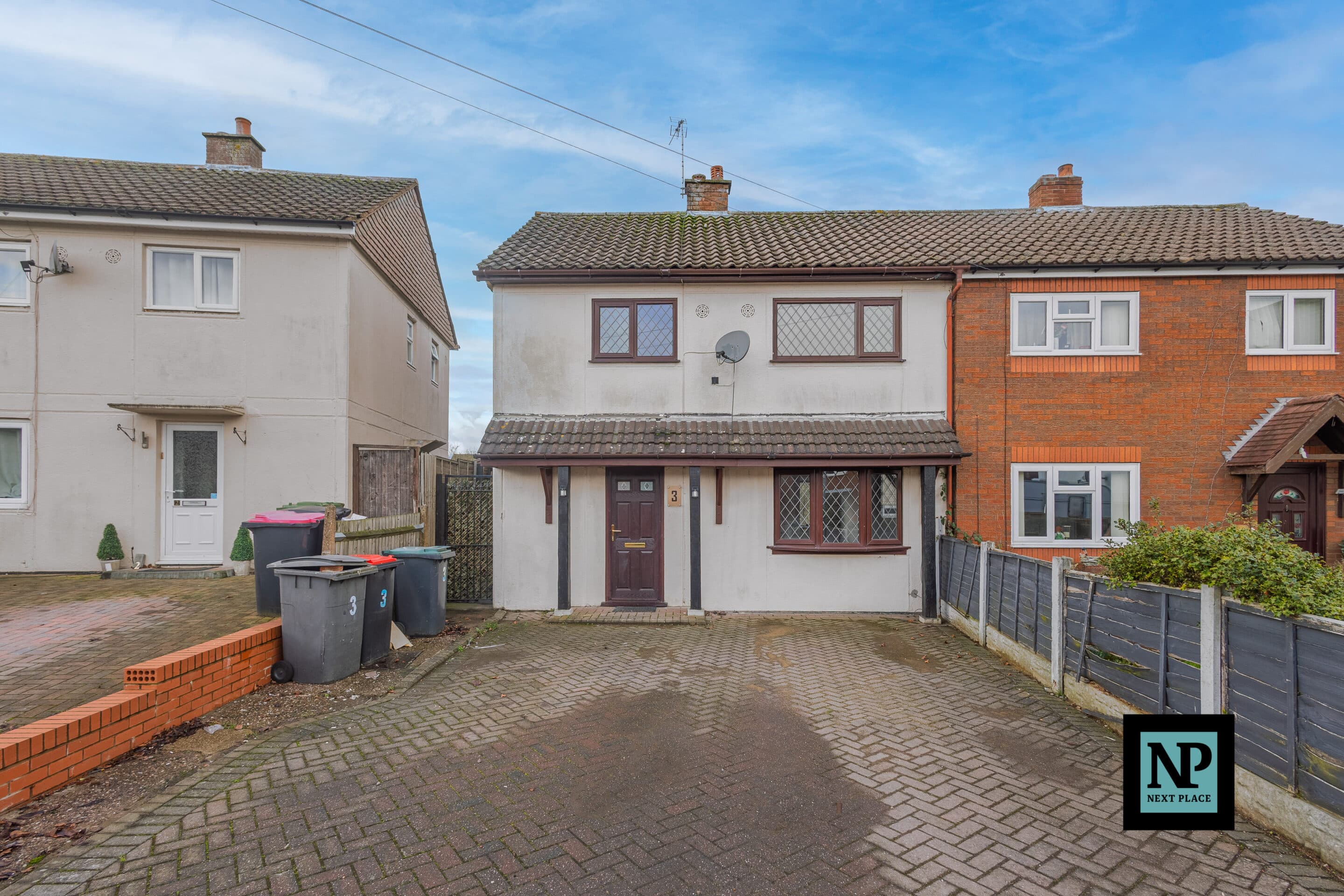 Queens Way, Dordon, B78