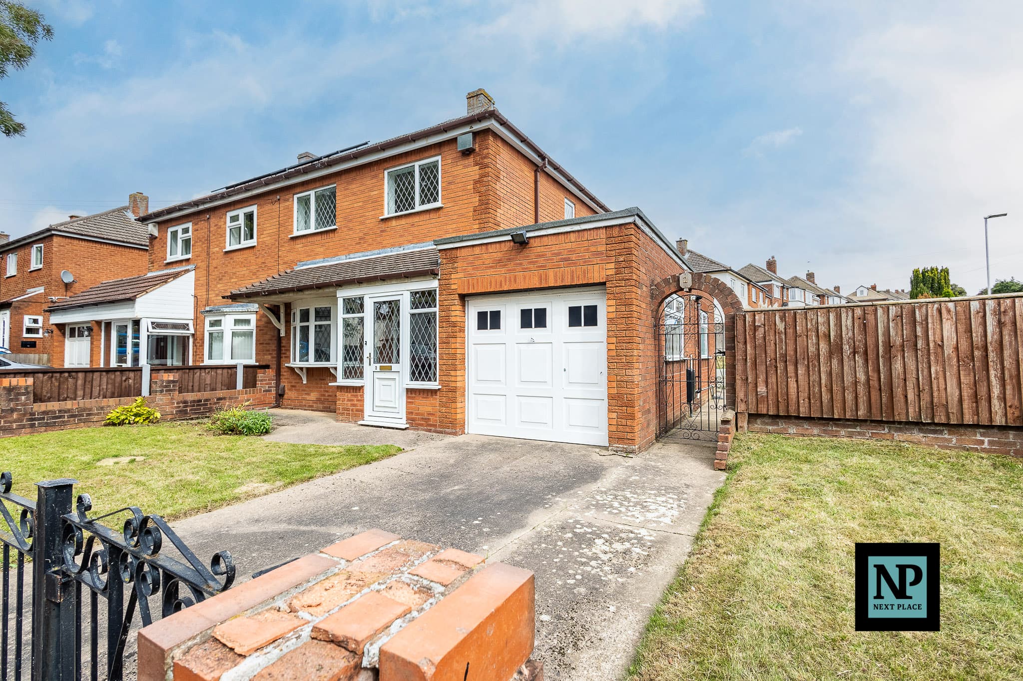 Liberty Road, Hockley, B77