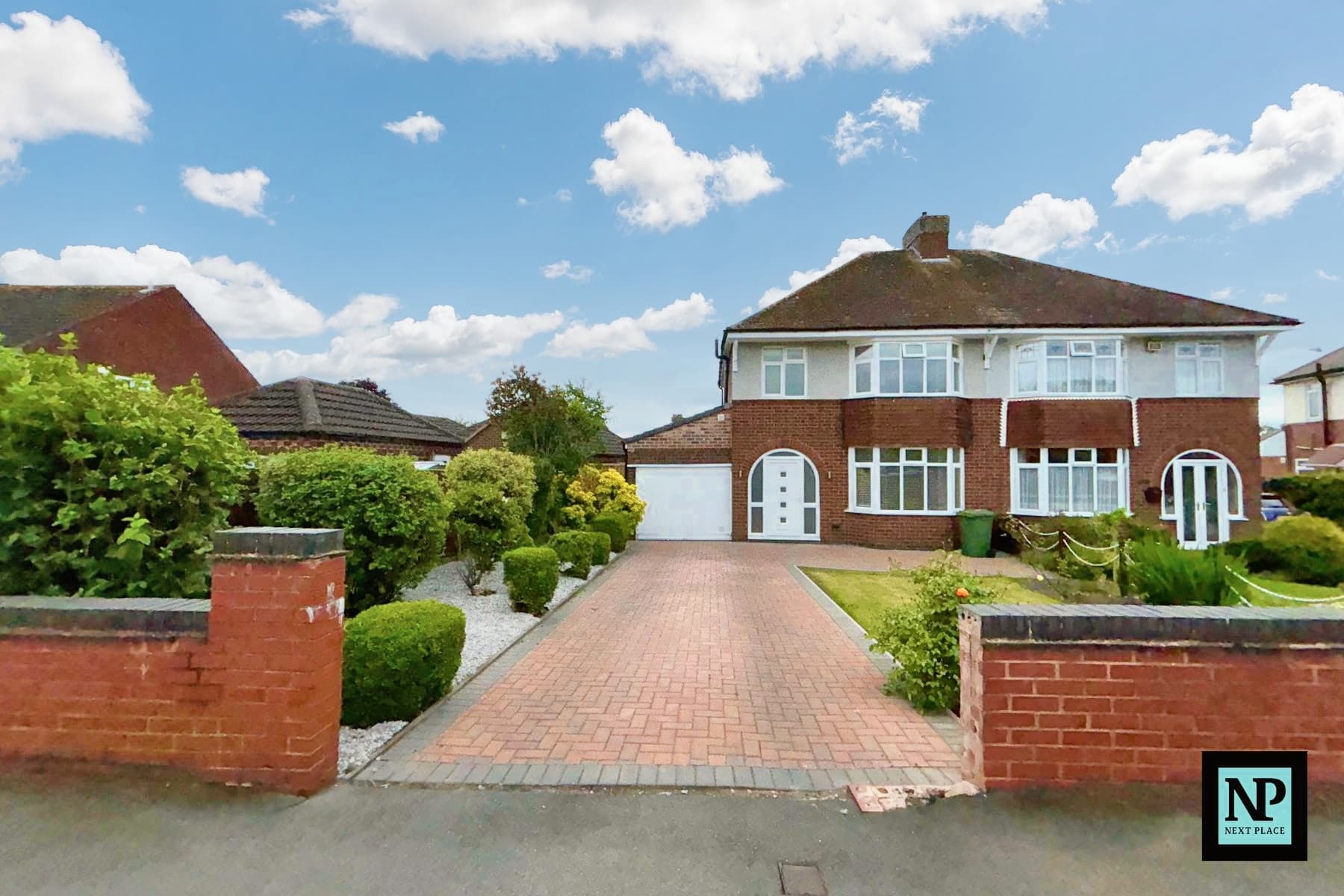 Browns Lane, Dordon, B78