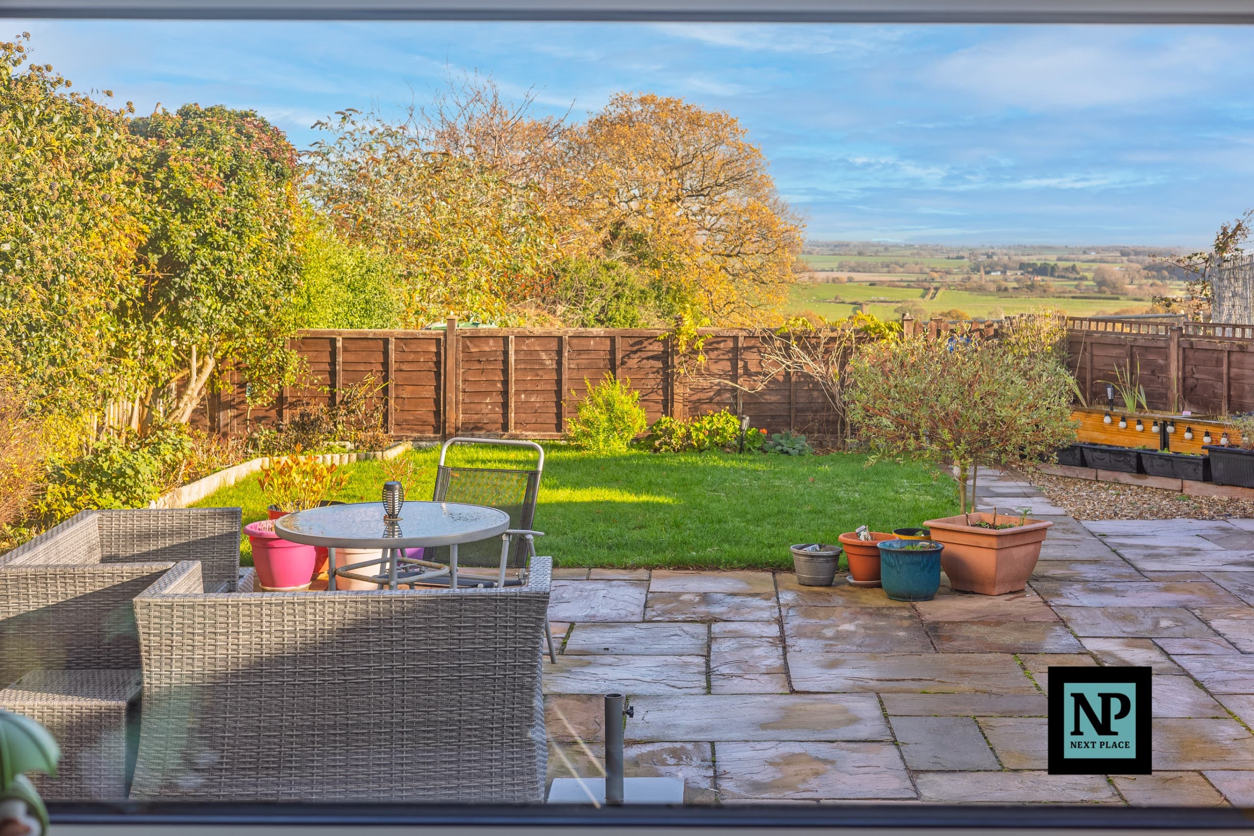 Whitehouse Road, Dordon, B78